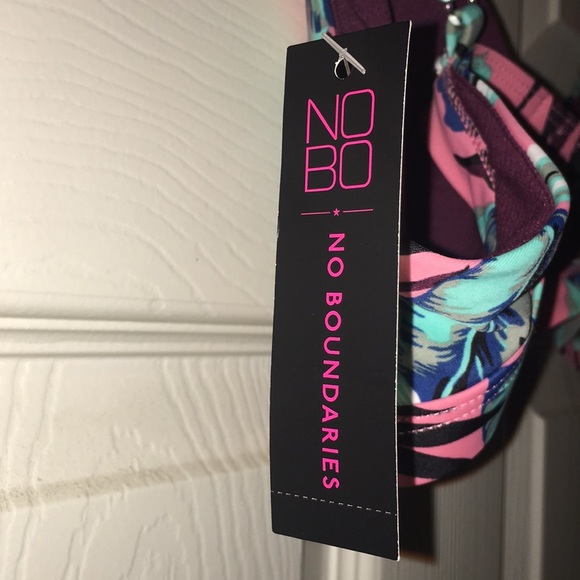 NO BOUNDARIES FLORAL BIKINI TOP - Picture 4 of 4